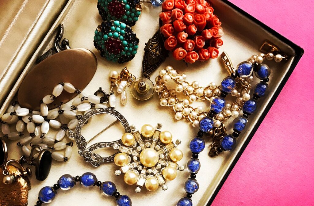 Invaluable Vintage Jewelry Hero Preview