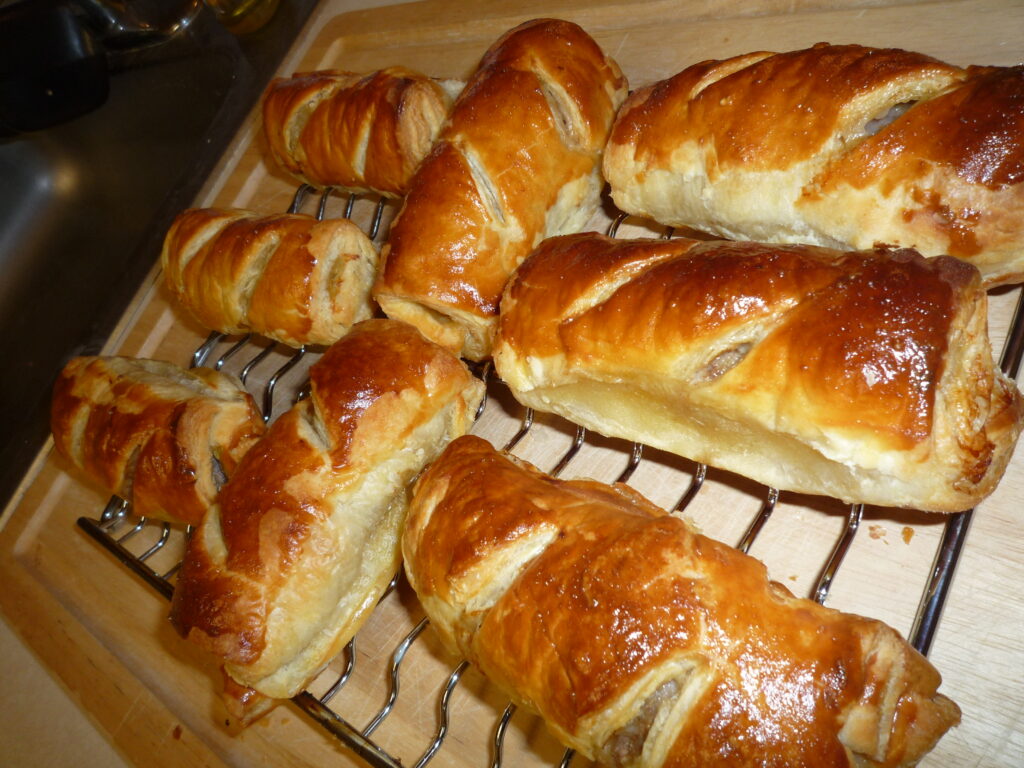 File:sausage Rolls.jpg