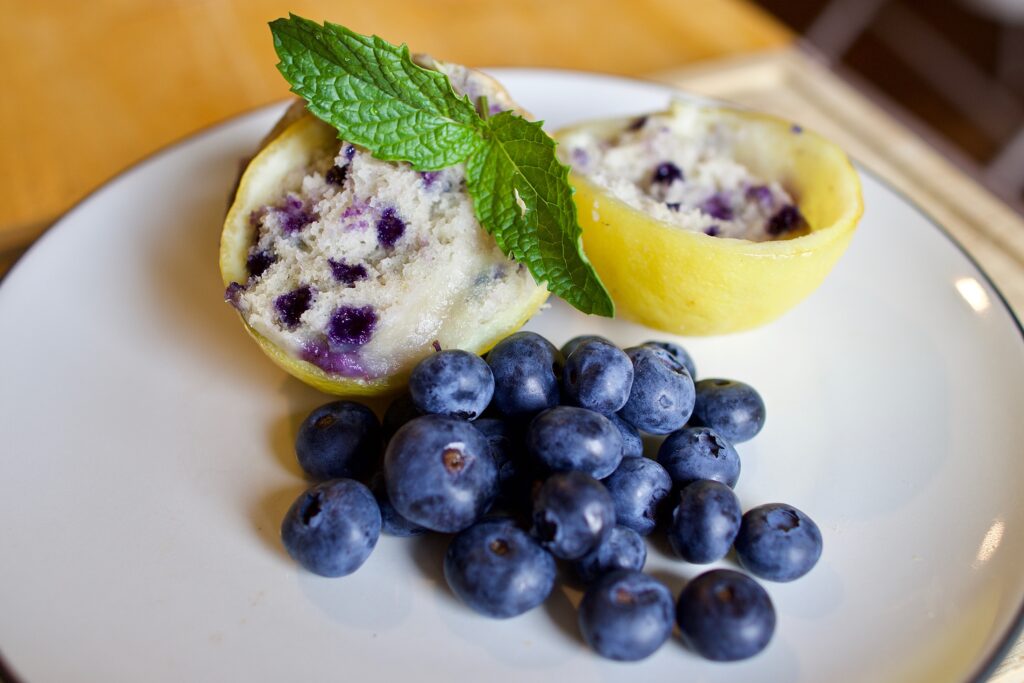 Blueberry Muffin In A Lemon (35939260420)