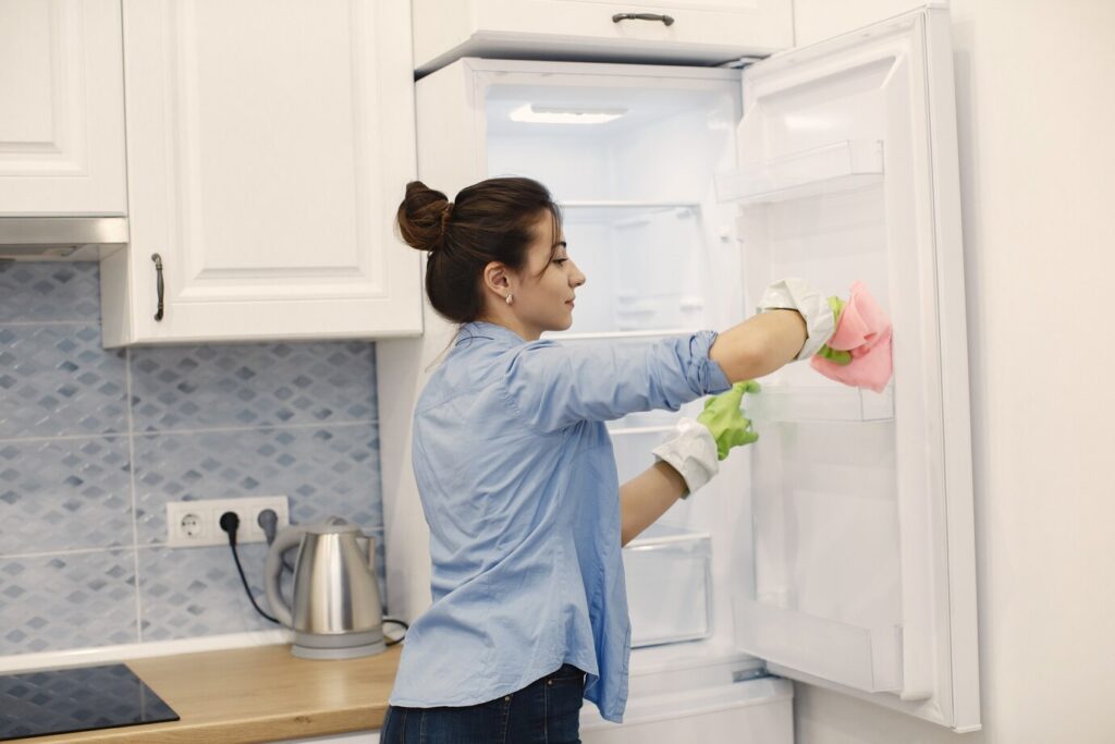 Cleaning Out The Fridge Weekly
