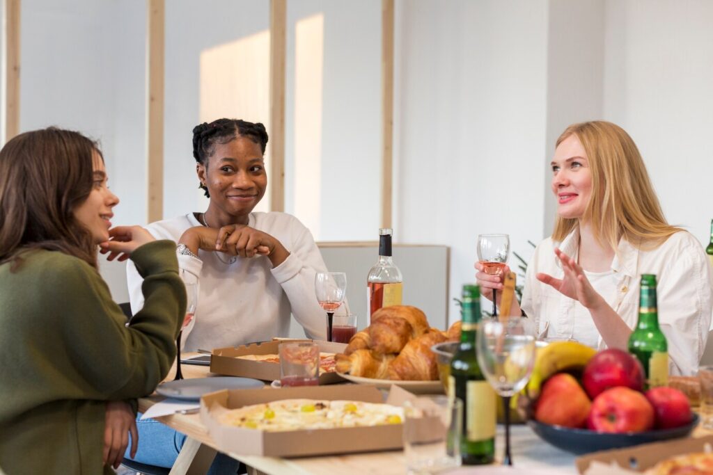 Group Womens Eating Together 23 2148451606
