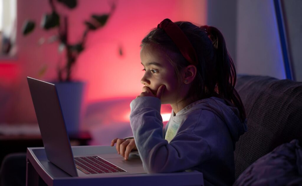 Little Girl Uses Laptop Late Night 169016 18382