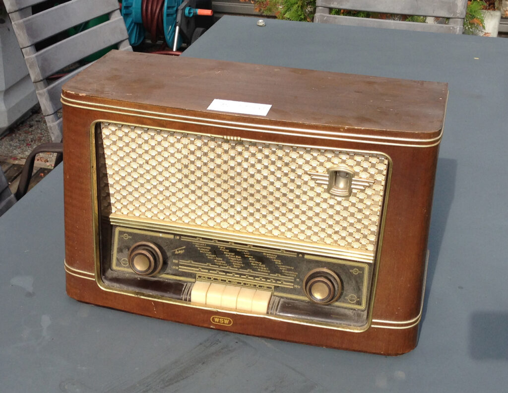 Old Radio Bluetooth Speaker