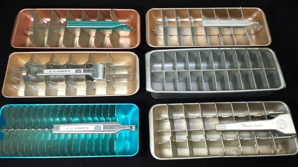The Metal Ice Tray With Lever