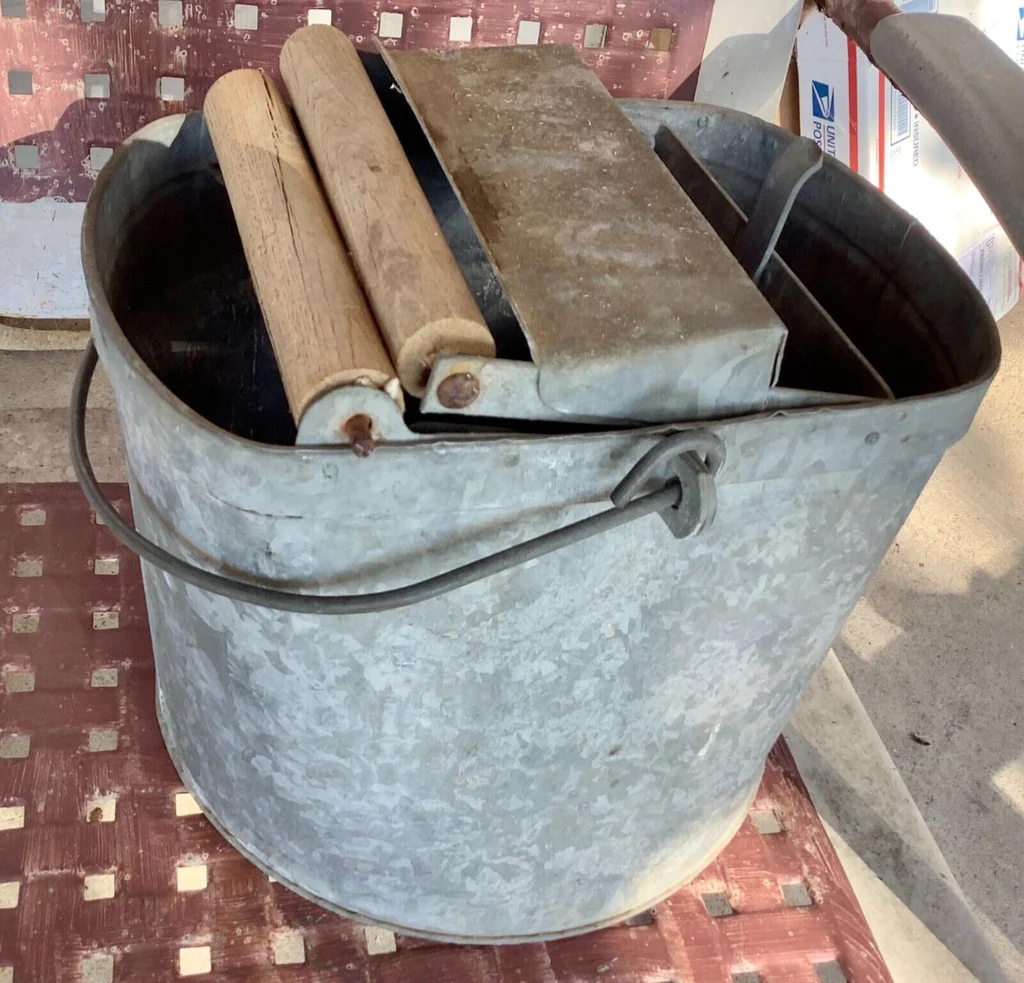 The Mop Wringer Bucket