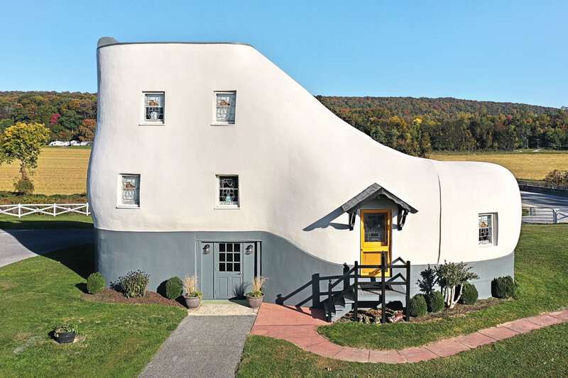 25 Homes That Became Tourist Attractions Because of Their Unique Exterior