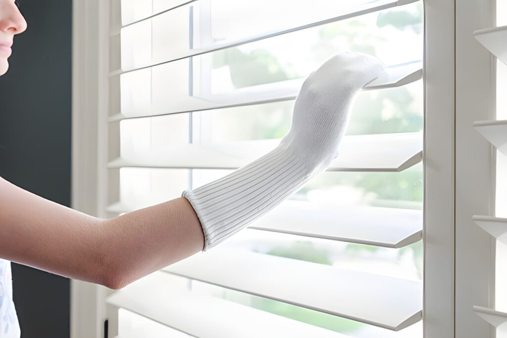 Usesocksonyourhandstodustfaster