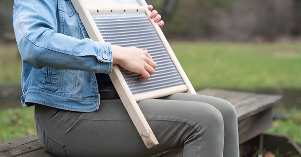 Washingboardsusedasmusicalinstruments
