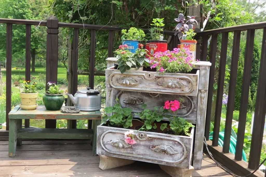 33 Dressing Up Old Dresser Drawers Vertical Gardens Homebnc