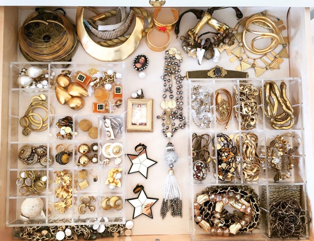 Accessories & Jewelry