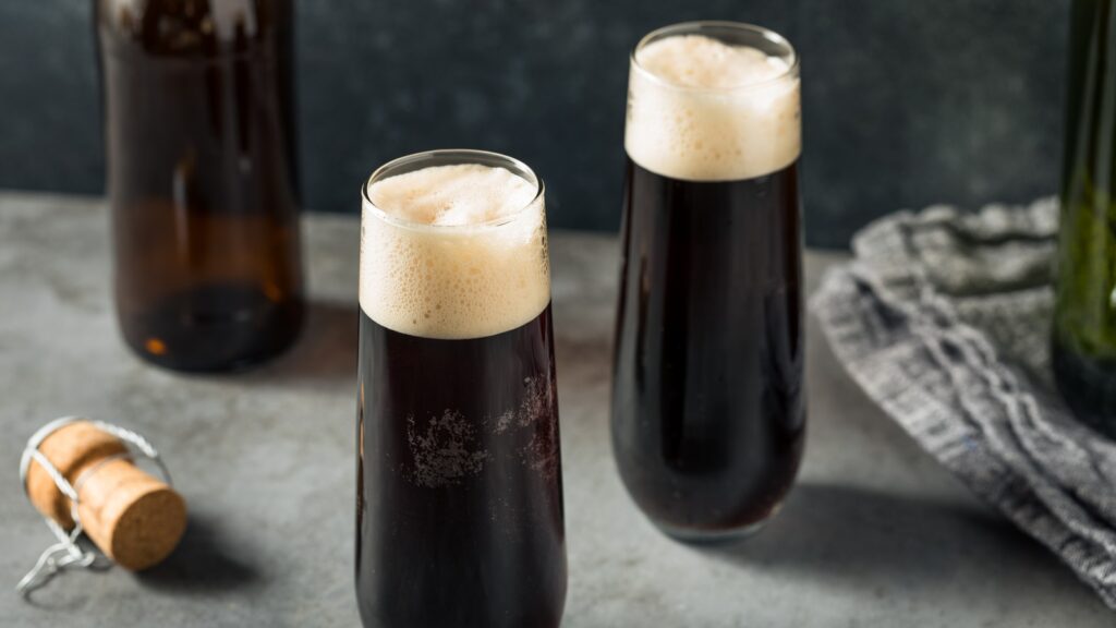 Boozy,irish,stout,black,velvet,beer,cocktail,with,champagne