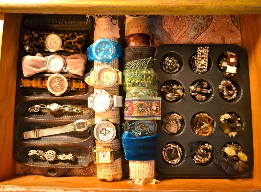 Muffintinsforjewelryorhardwareorganization