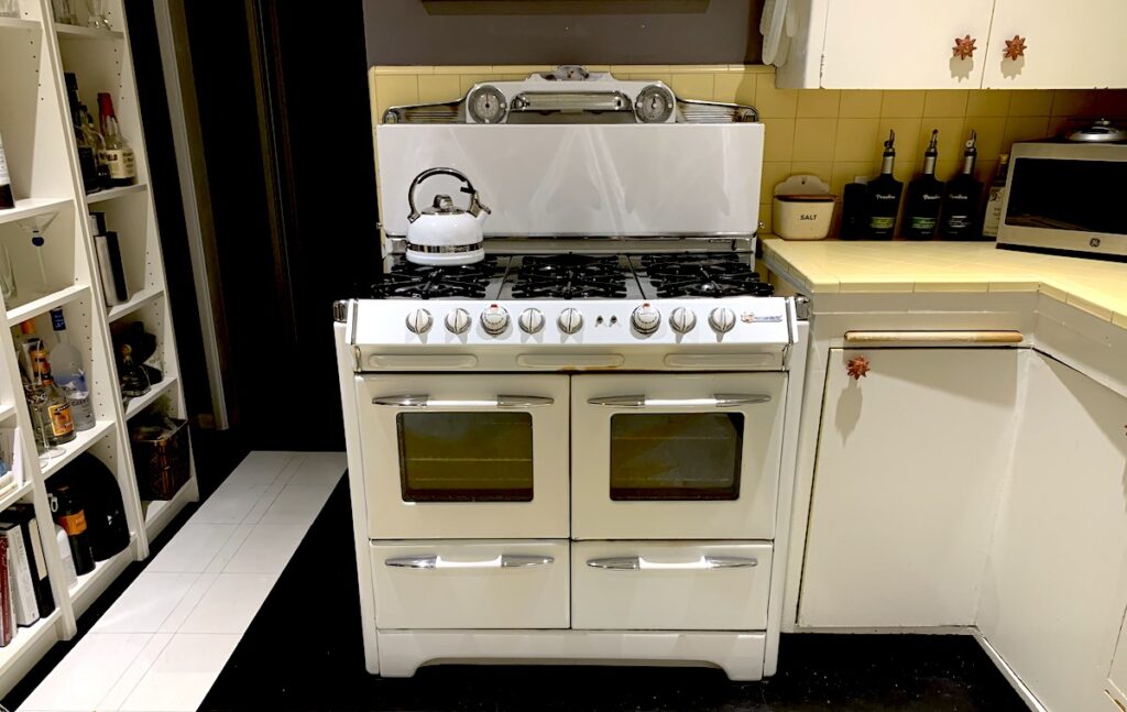 O’keefe & Merritt Gas Stoves