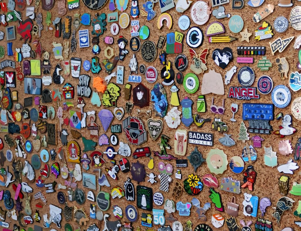 Pinsandbadges