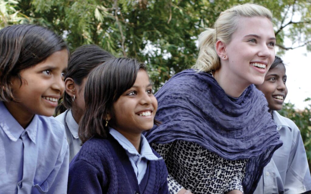 Scarlett Johansson School Children India Oxfam Ogb 45121