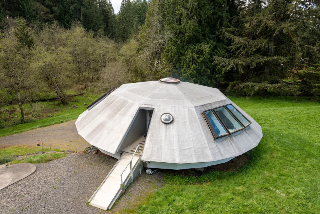 Spaceship Destination! - Brush Prairie, Washington, Usa