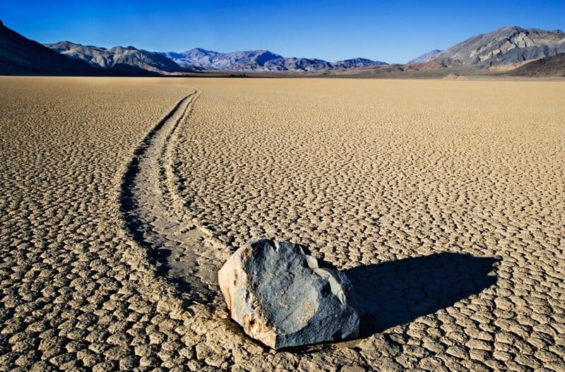 Usa - The Sailing Stones Of Death Valley