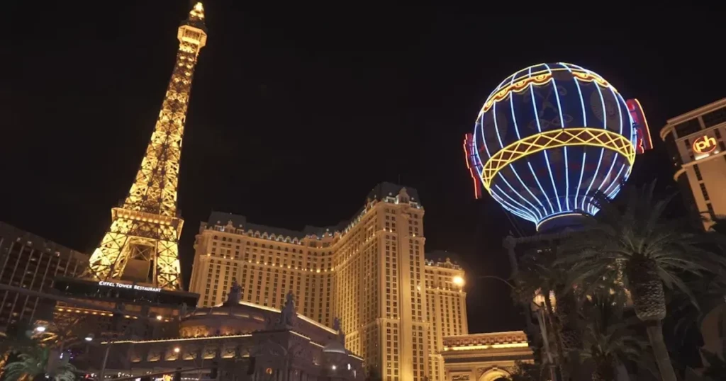 Las Vegas Has A Replica Eiffel Tower
