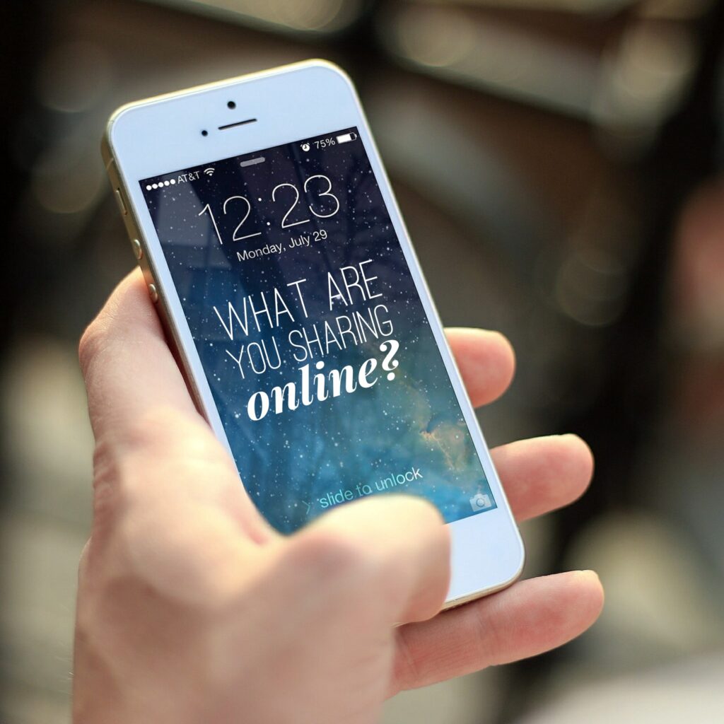 Privacy Vs. Sharing Online