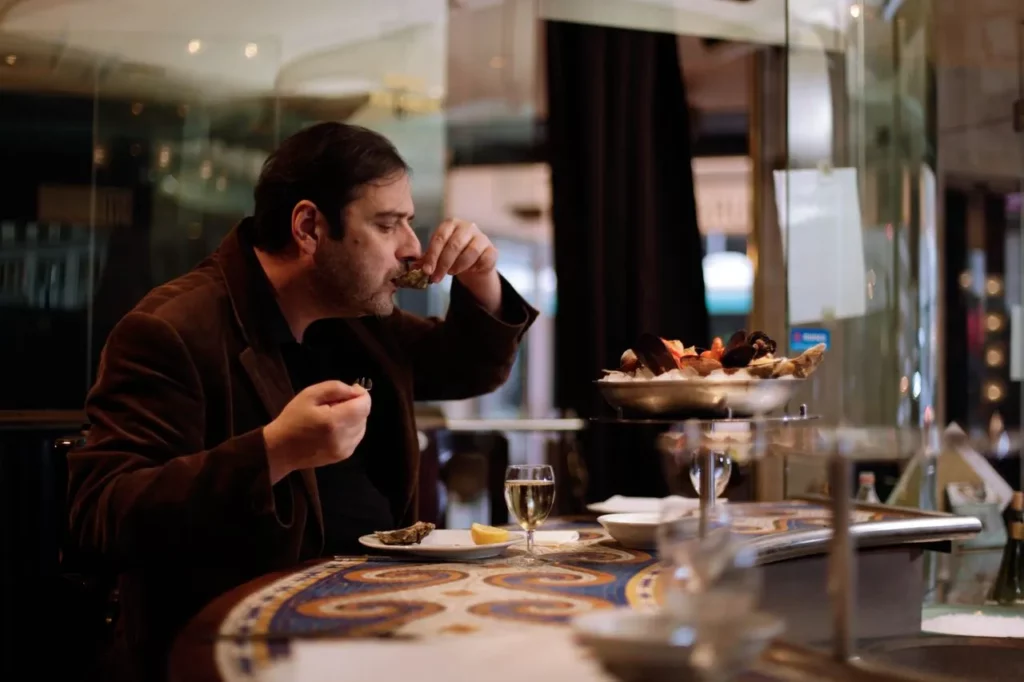 Solo Dining Paris Restaurant Garnier