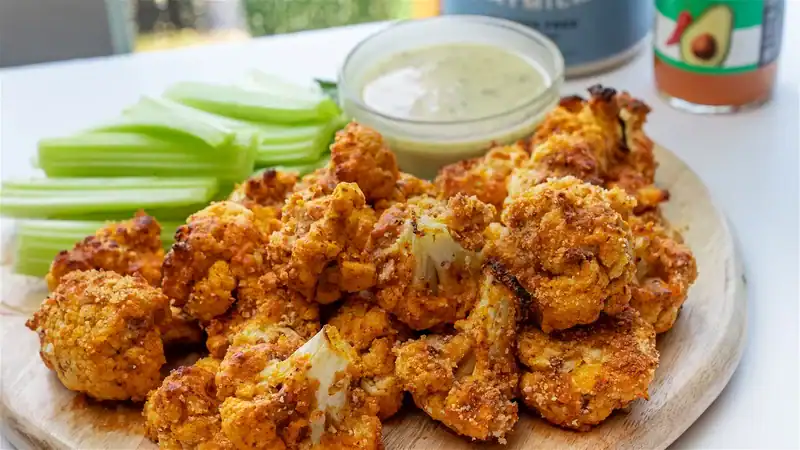 20230504171618 vegancauliflowerwings blog3 min