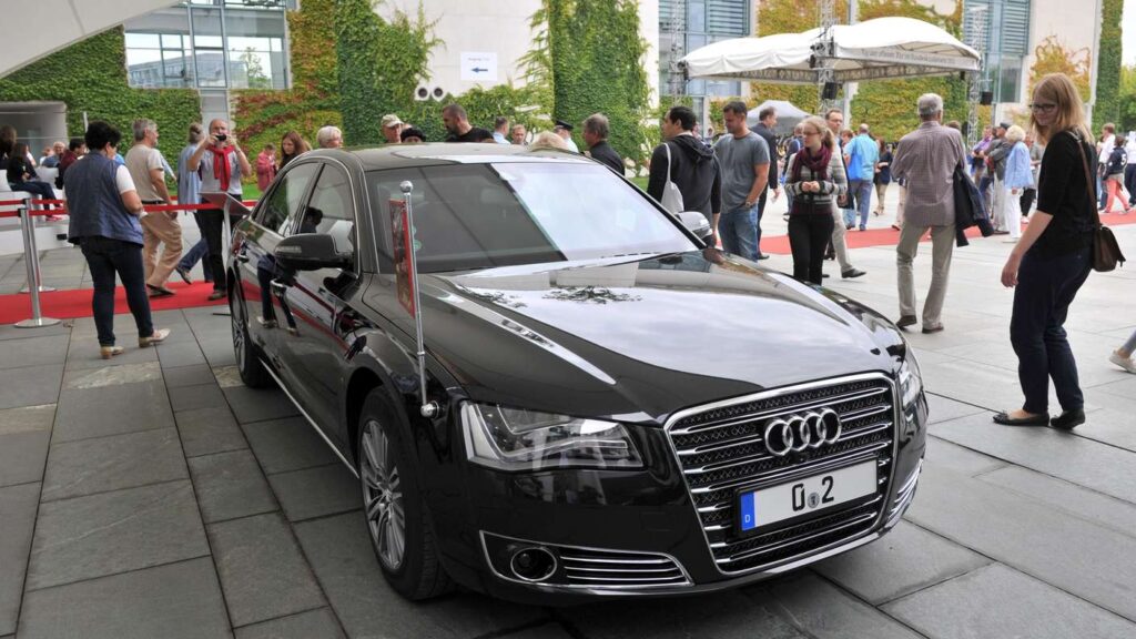 21912883 Der Audi A8 Security Der Kanzlerin Vor Dem Kanzleramt 2p2pidcern7a