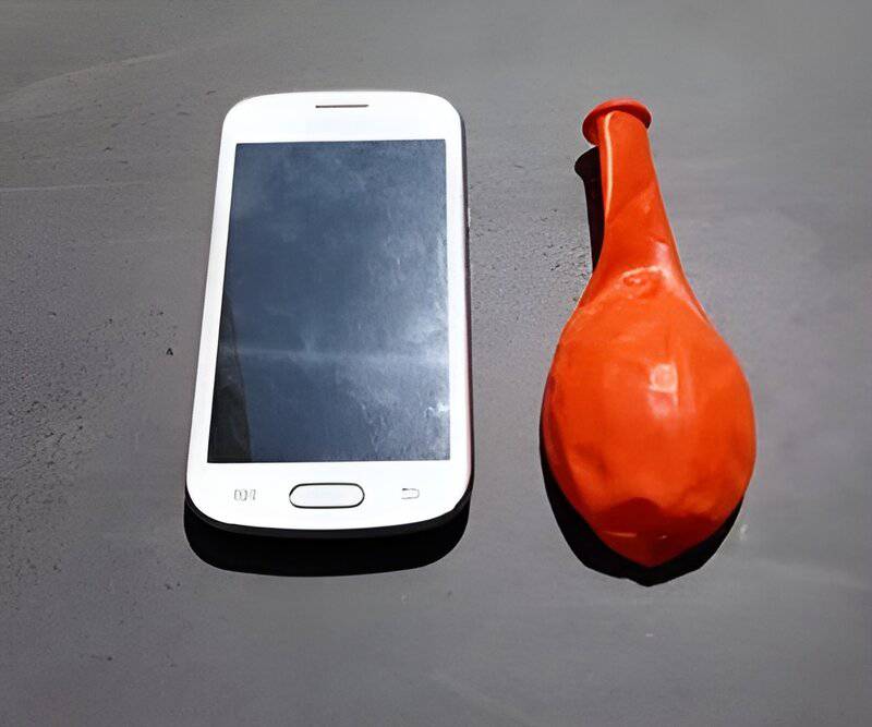 22. Balloon Smartphone Speaker
