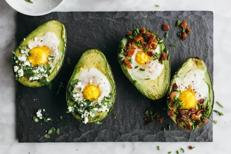 Baked eggs in avocado 6
