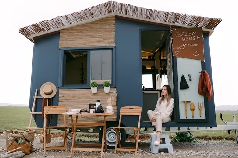 Cozy, adaptable tiny home designed for flexible living