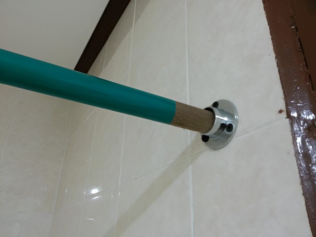 Curtain Rod From A Broomstick