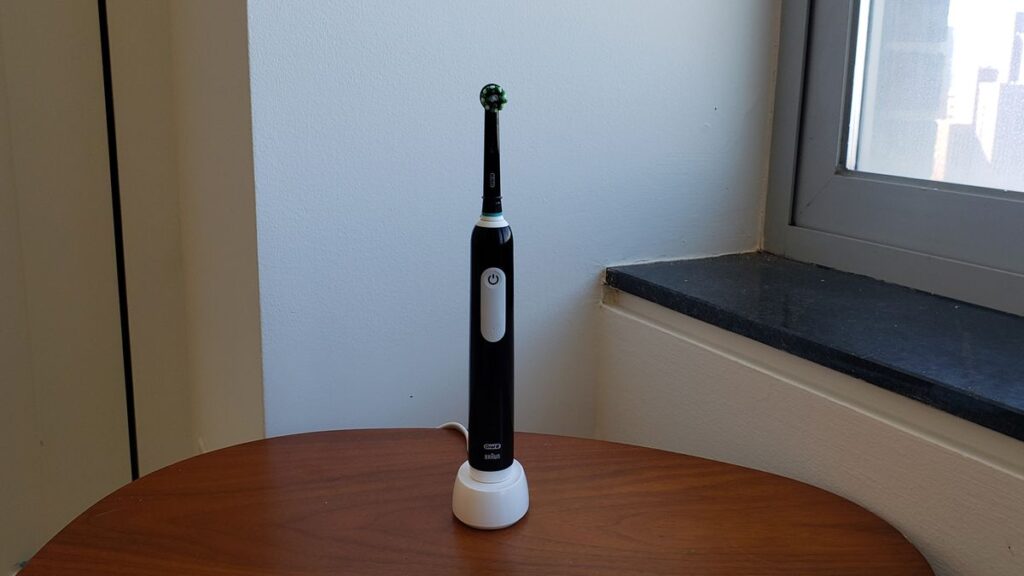 Oral B Pro 1000 Electric Toothbrush