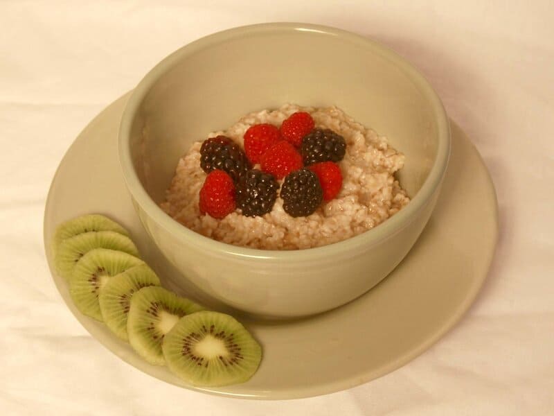 6. Oatmeal with Cinnamon