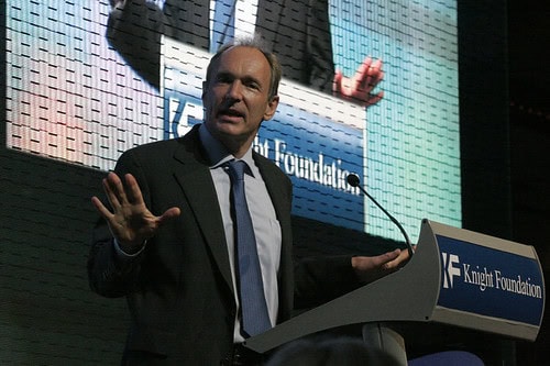 Sir tim berners lee talking about the web at the newseum