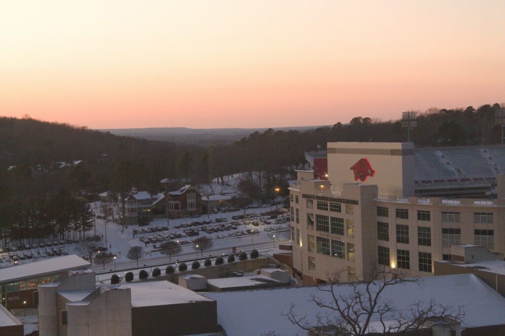 A view of a city from a high viewpoint