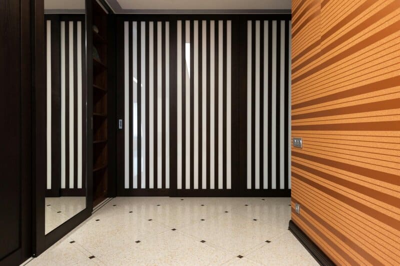 23. Artful Use of Mirrors