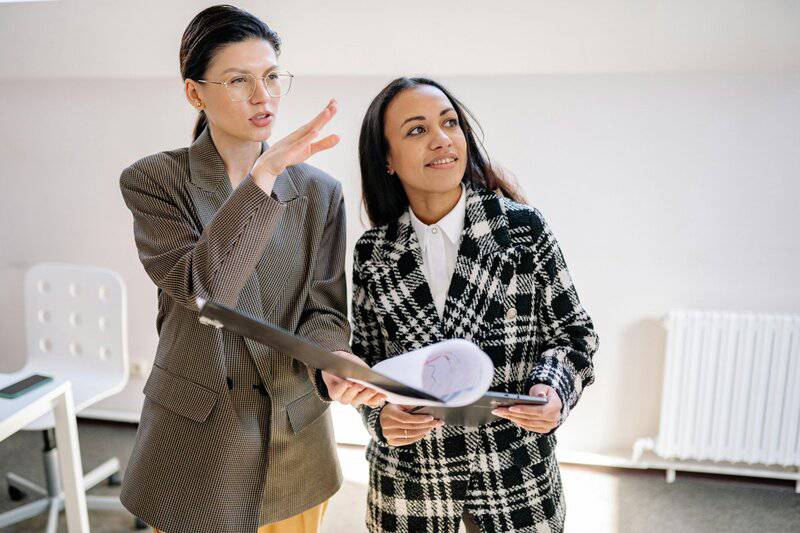 8. Find Inspiration from Others&rsquo; Successes