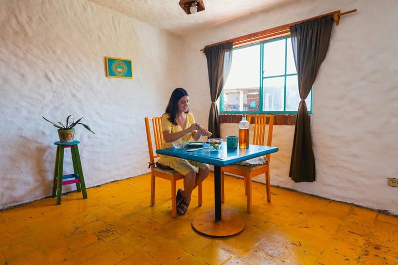 2. Encourages Mindful Eating