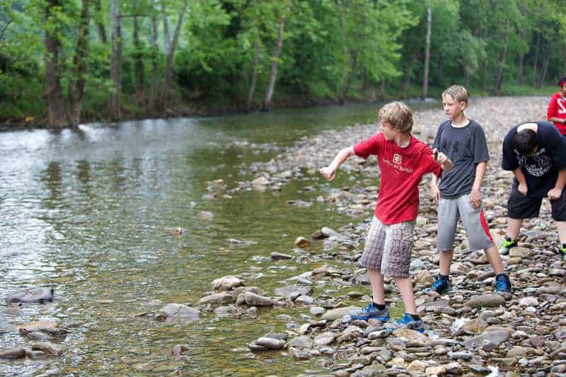 Before Screens Ruled the World — 28 Outdoor Games Every Kid Knew