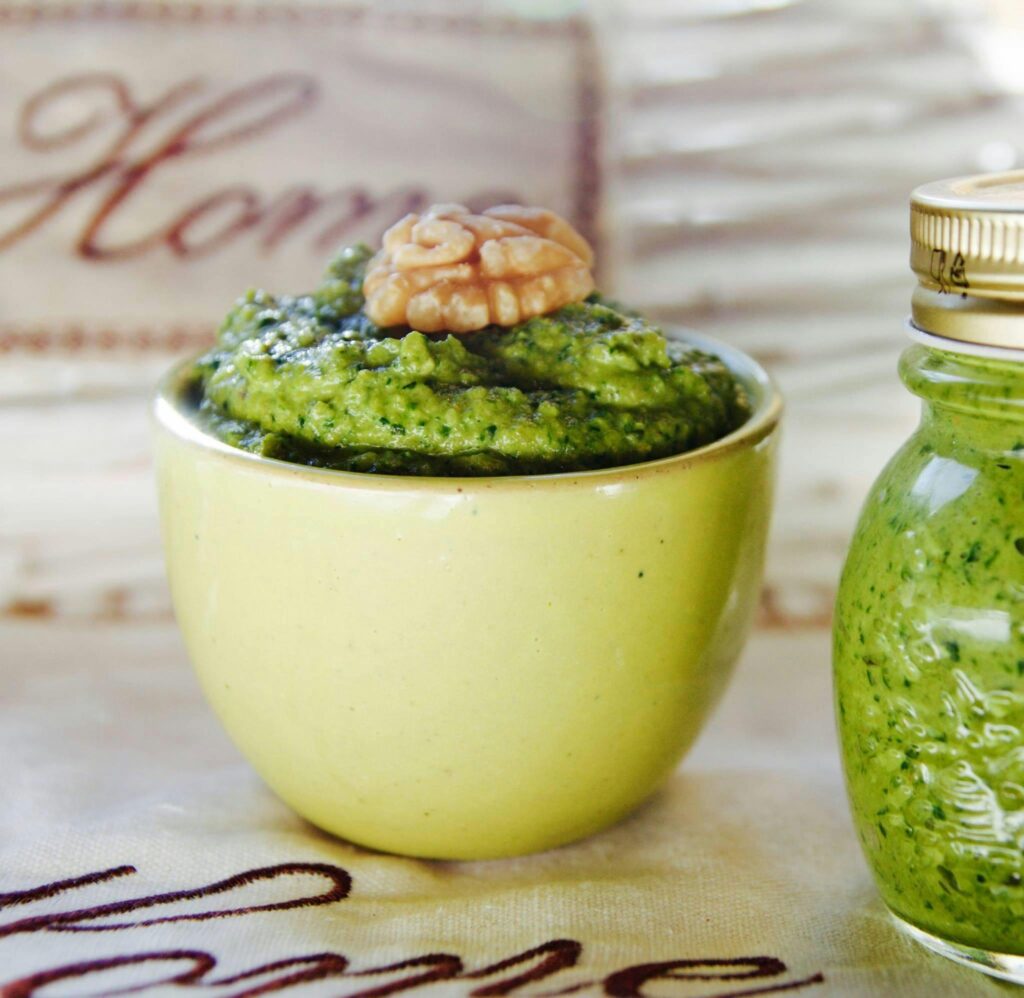 Vegan kale, cashew & basil pesto