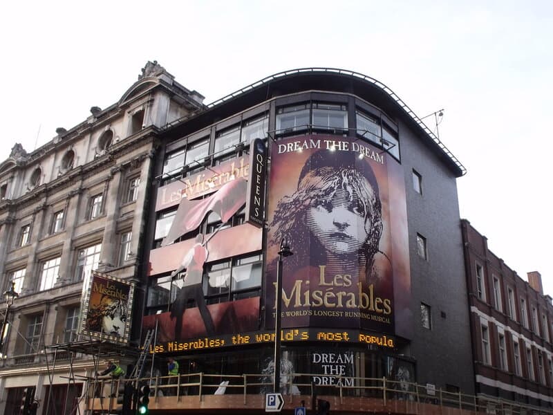 Queens theatre, shaftesbury avenue les miserables