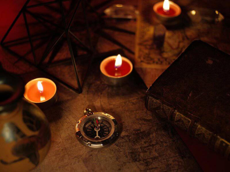 9. Personalize with Travel-Themed Details