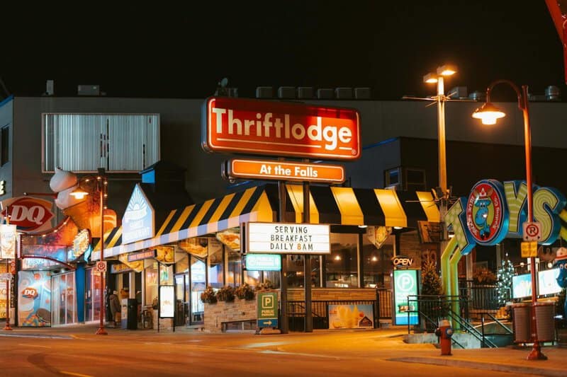 23. Cryptocurrency-Themed Caf&eacute;s